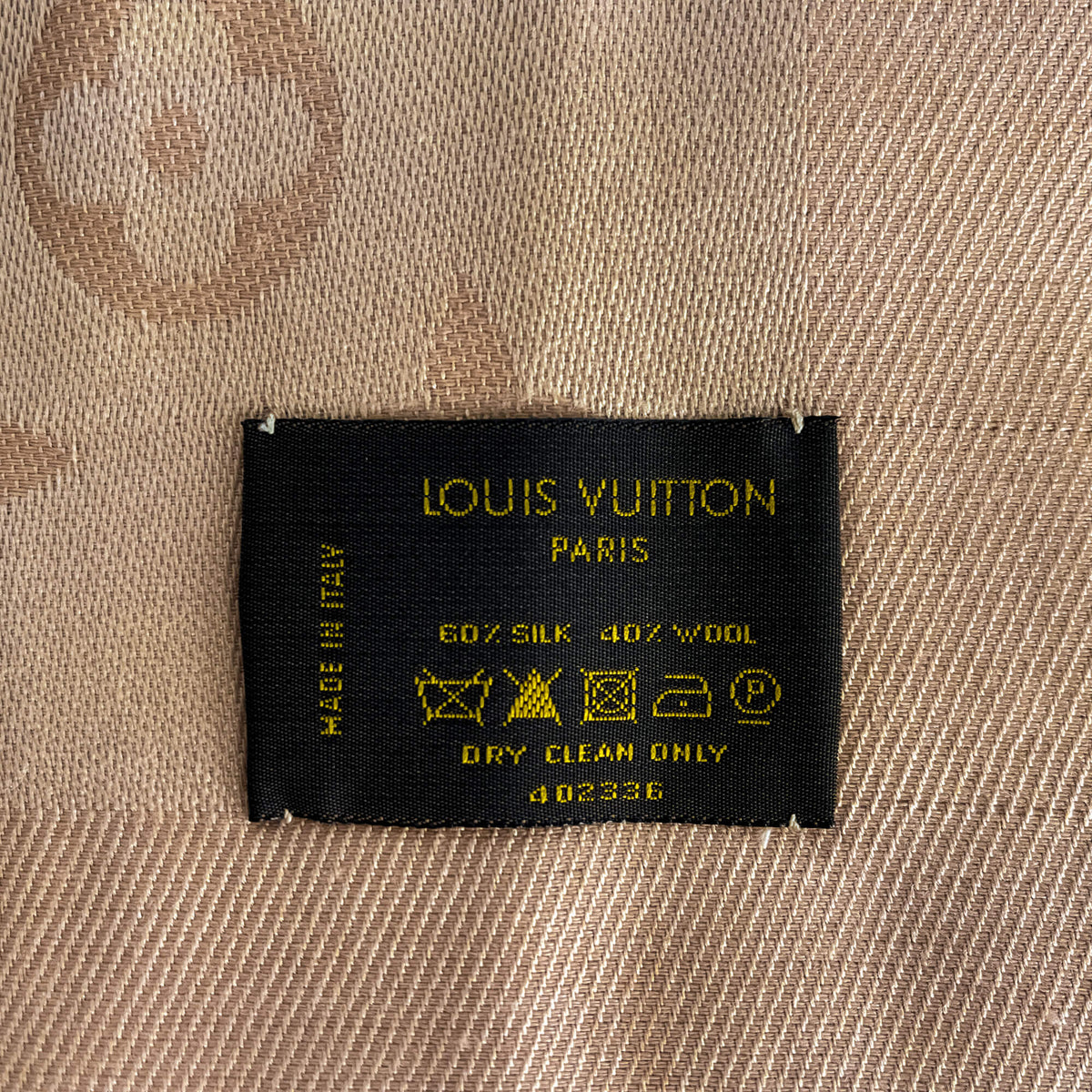 Second hand Louis Vuitton Classic Wool & Silk Foulard Beige - Tabita Bags