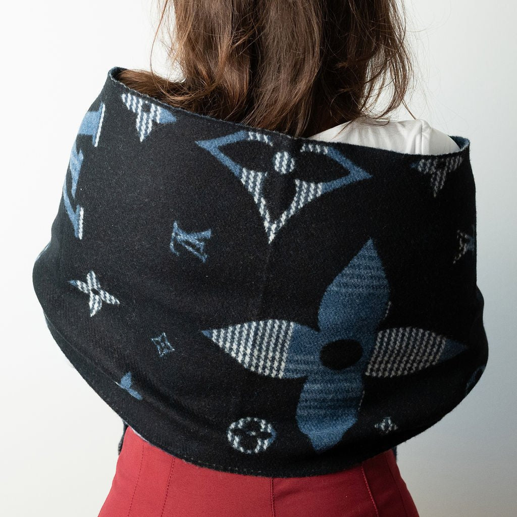 Second hand Louis Vuitton Galaxy Woll & Cashmere Reversible Scarve Monogram - Tabita Bags