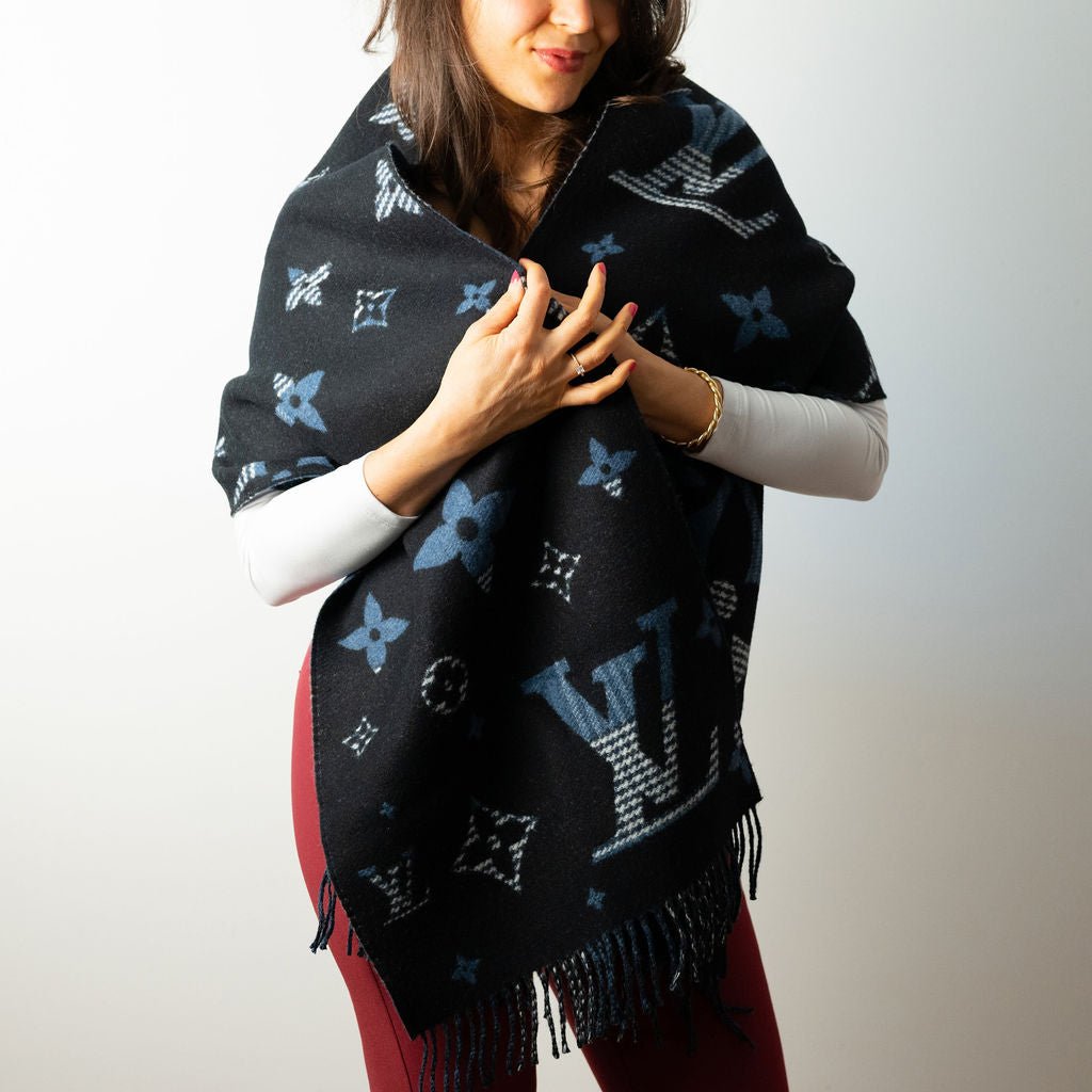 Second hand Louis Vuitton Galaxy Woll & Cashmere Reversible Scarve Monogram - Tabita Bags