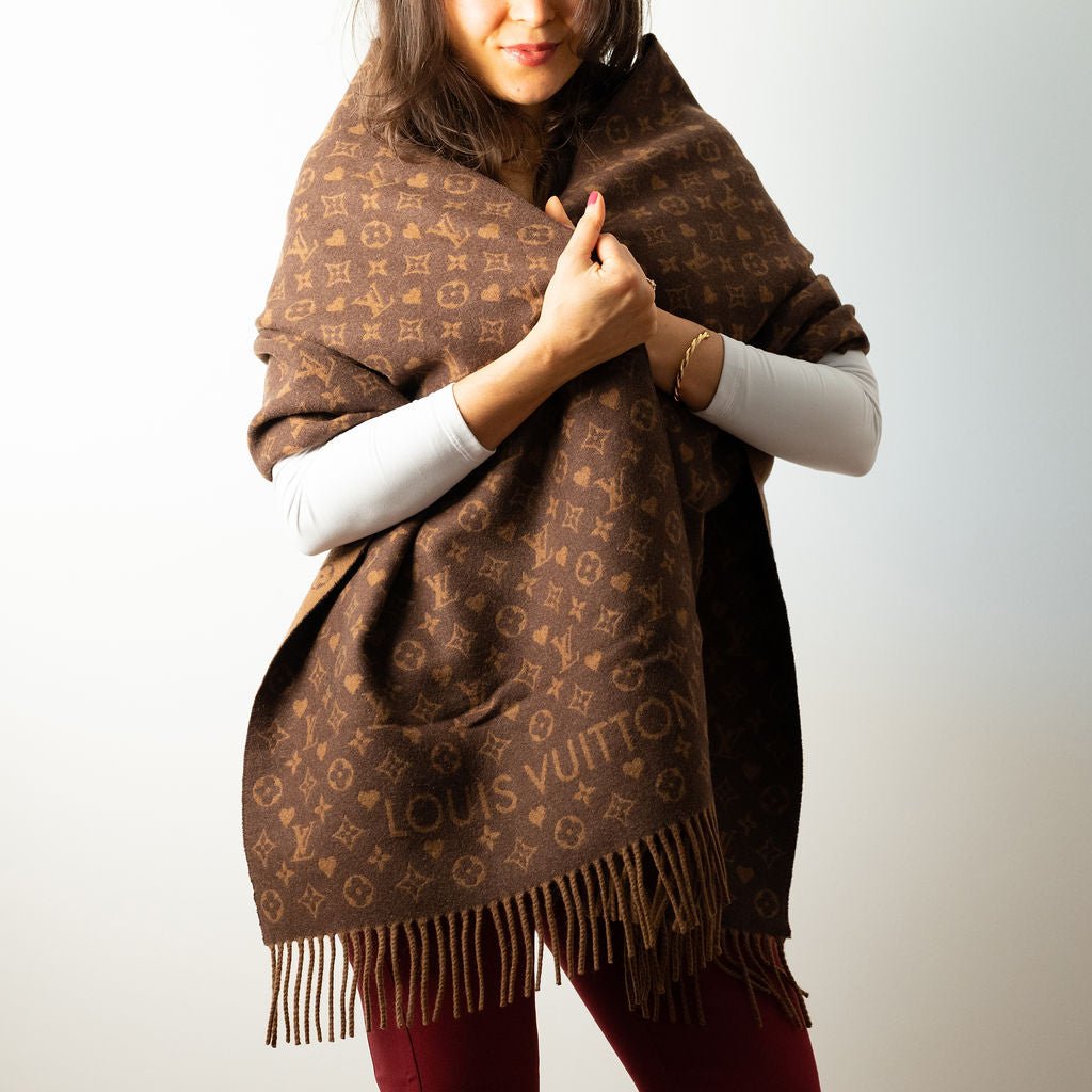 Second hand Louis Vuitton Game On Cashmere Reversible Scarve Monogram - Tabita Bags