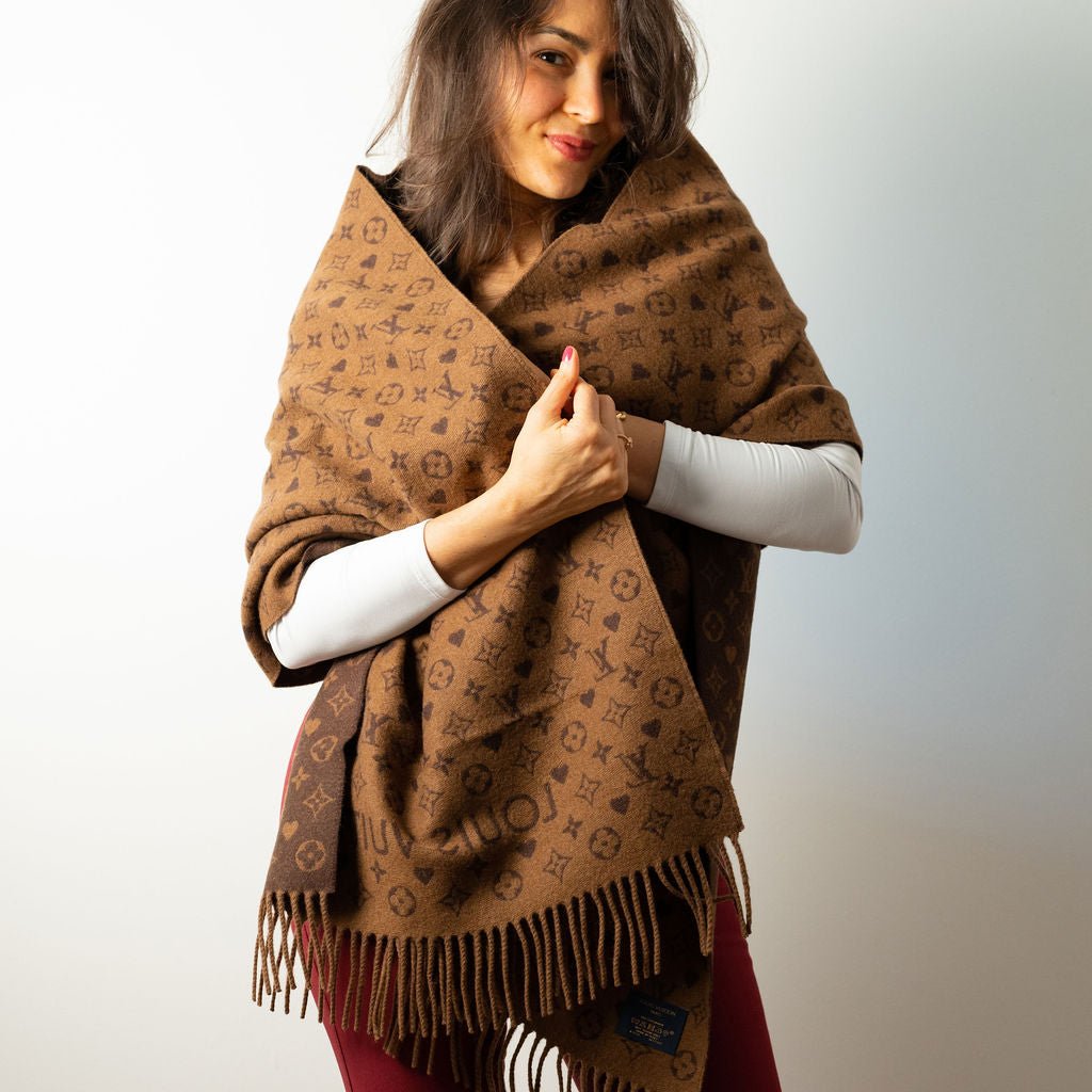 Second hand Louis Vuitton Game On Cashmere Reversible Scarve Monogram - Tabita Bags