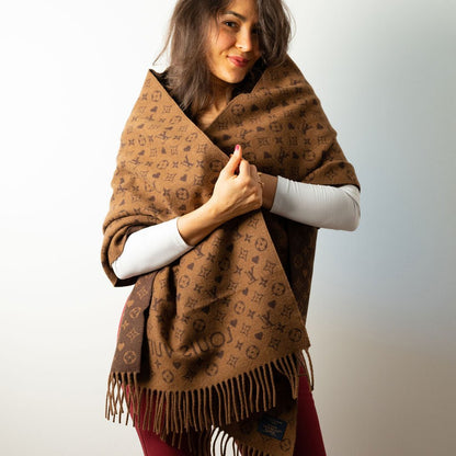 Second hand Louis Vuitton Game On Cashmere Reversible Scarve Monogram - Tabita Bags