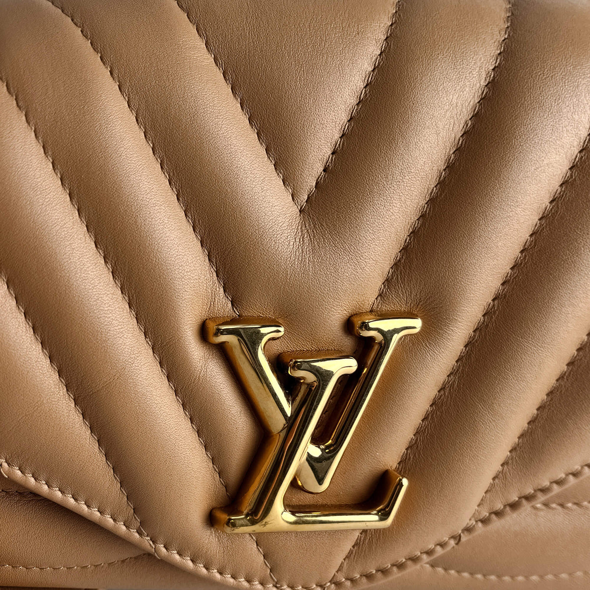 Second hand Louis Vuitton New Wave Chain MM Leather 2 - Ways Flap Crossbody Beige - Tabita Bags
