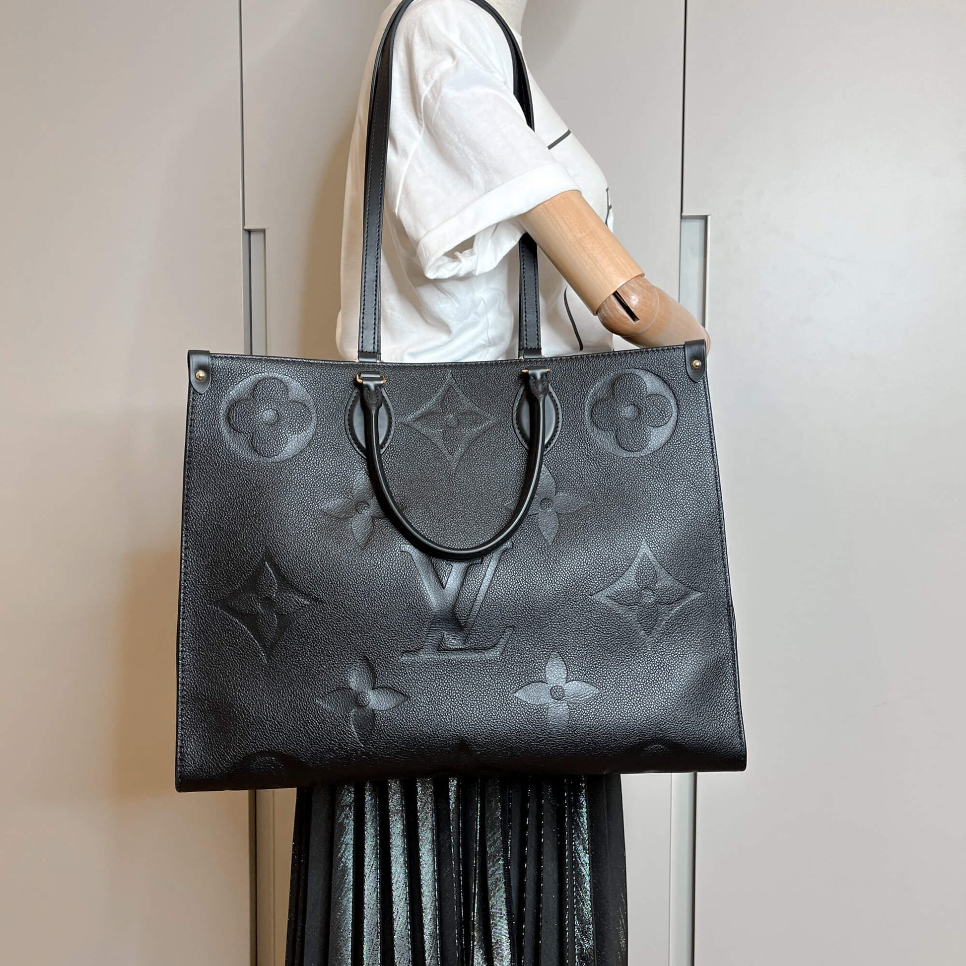 Second hand Louis Vuitton Onthego GM Empreinte Leather Shopper Bag Black - Tabita Bags