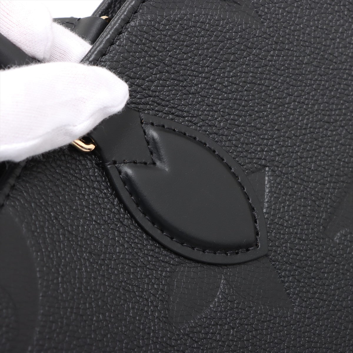 Second hand Louis Vuitton Onthego MM Calfskin Grained Leather Empreinte Tote Shoulder Bag Giant monogram - Tabita Bags