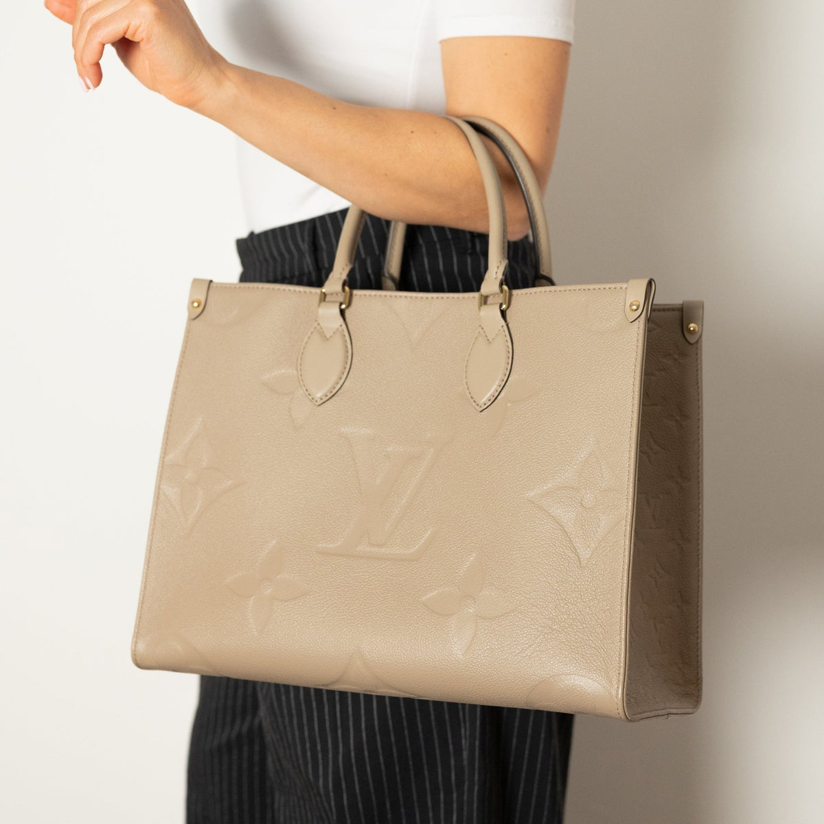 Second hand Louis Vuitton Onthego MM Empreinte Calfskin Grained Leather Tote Shoulder Bag Beige - Tabita Bags