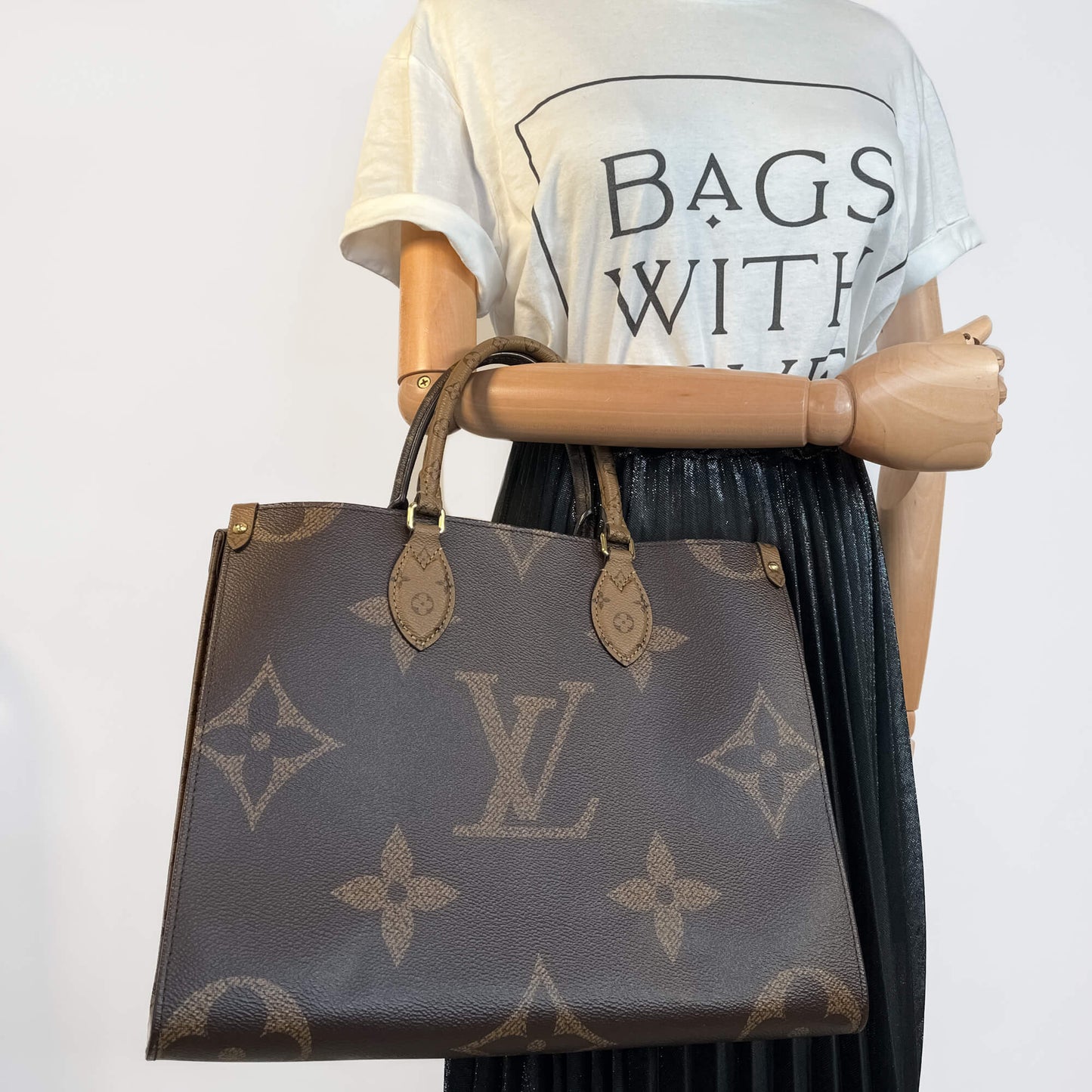 Second hand Louis Vuitton Onthego MM Tote Bag Giant Monogram Reverse Brown - Tabita Bags