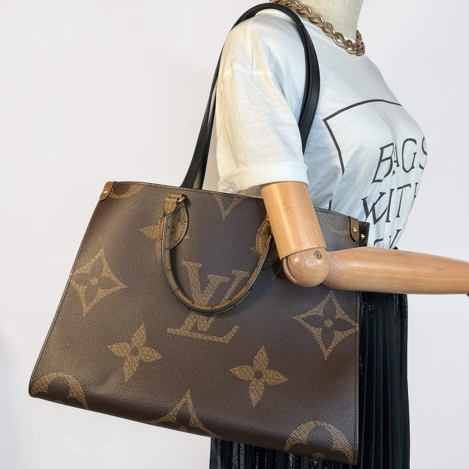 Second hand Louis Vuitton Onthego MM Tote Bag Giant Monogram Reverse Brown - Tabita Bags