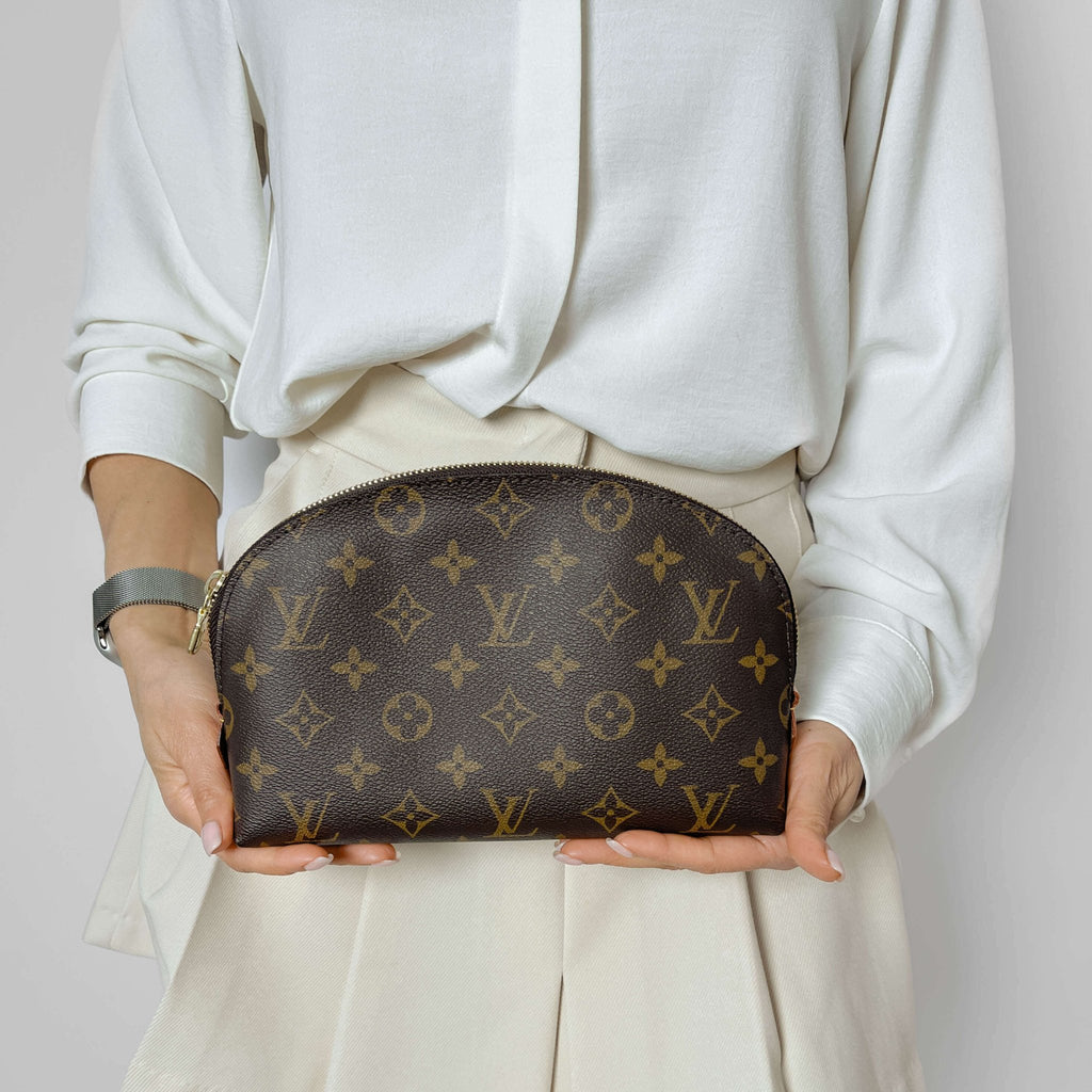 Second hand Louis Vuitton Pochette Cosmetique MM Canvas Pouch Monogram - Tabita Bags