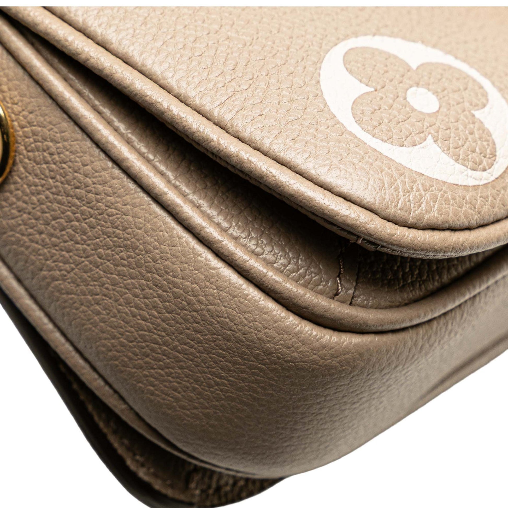 Second hand Louis Vuitton Pochette Métis Canvas East West Flap Crossbody Monogram - Tabita Bags