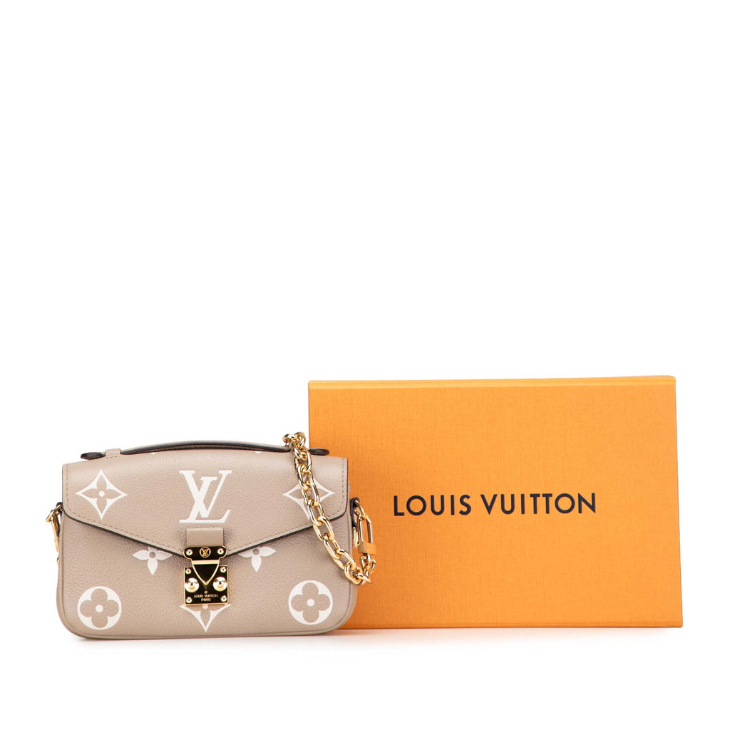 Second hand Louis Vuitton Pochette Métis Canvas East West Flap Crossbody Monogram - Tabita Bags