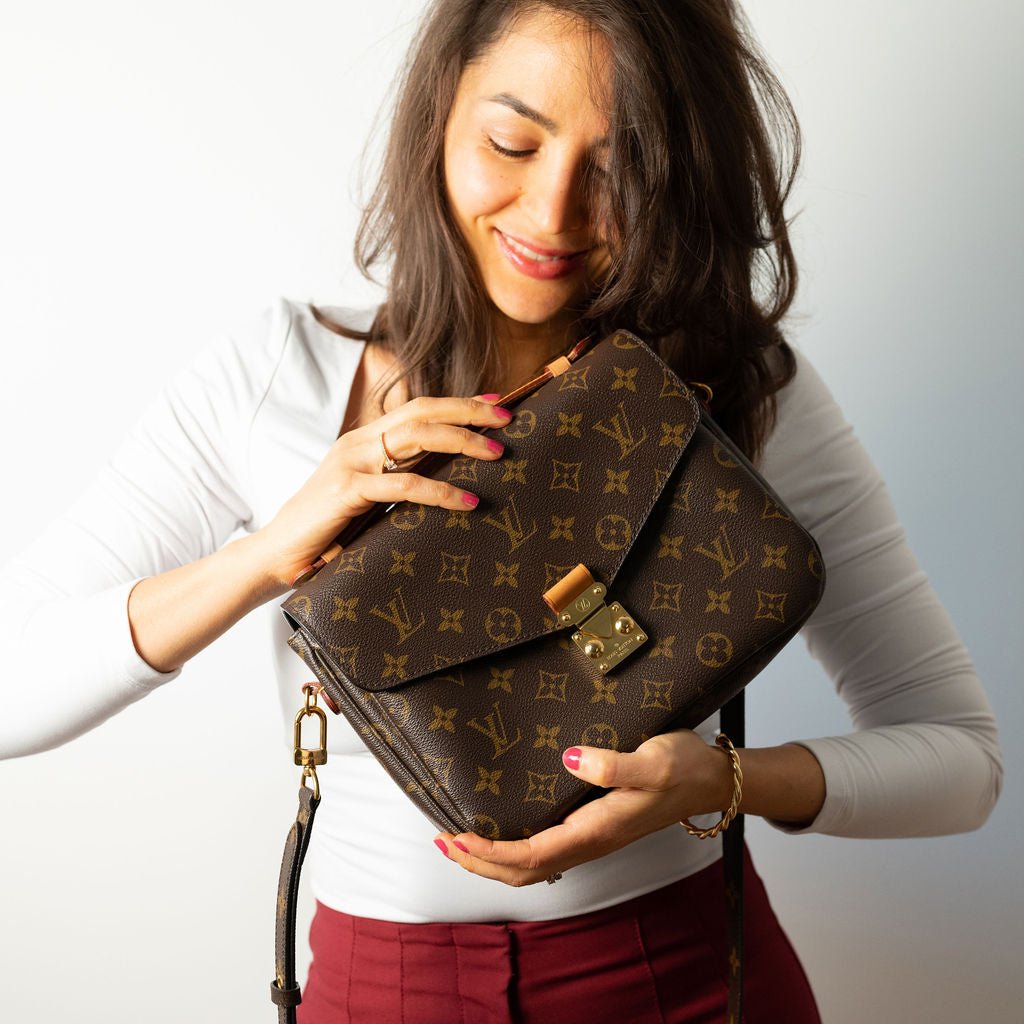 Second hand Louis Vuitton Pochette Métis Canvas Flap Crossbody Monogram - Tabita Bags