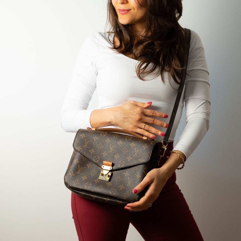 Second hand Louis Vuitton Pochette Métis Canvas Flap Crossbody Monogram - Tabita Bags