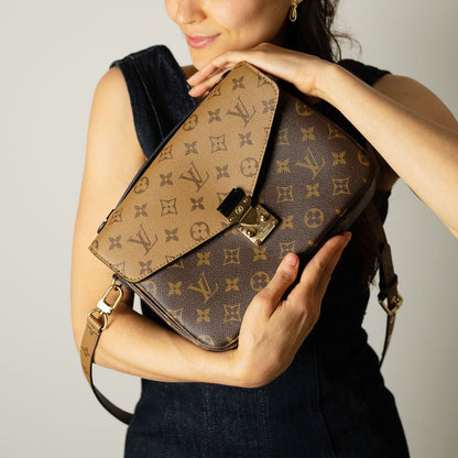 Second hand Louis Vuitton Pochette Metis Canvas Monogram Reverse Flap Crossbody Monogram Reverse - Tabita Bags