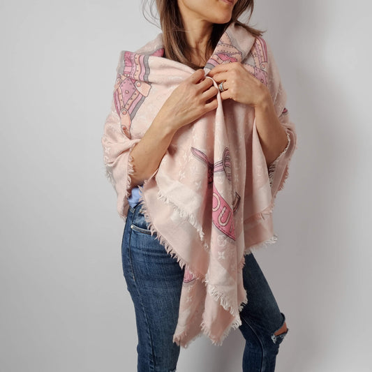 Second hand Louis Vuitton Wool & Silk Foulard Pink - Tabita Bags