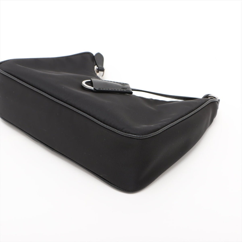 Second hand Prada Re-Edition 2005 Econyl Nylon Pouch Crossbody Black - Tabita Bags