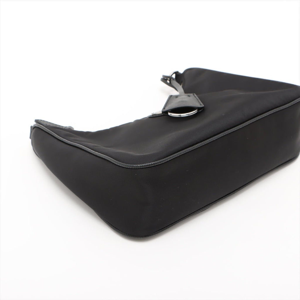 Second hand Prada Re-Edition 2005 Econyl Nylon Pouch Crossbody Black - Tabita Bags