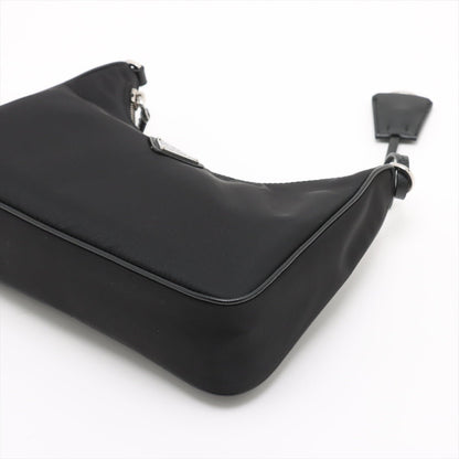 Second hand Prada Re-Edition 2005 Econyl Nylon Pouch Crossbody Black - Tabita Bags