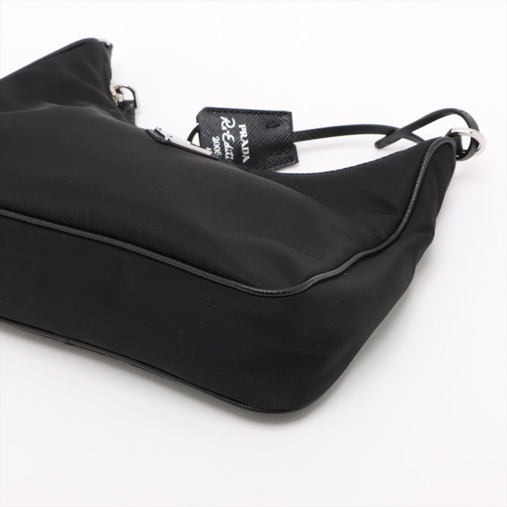 Second hand Prada Re-Edition 2005 Econyl Nylon Pouch Crossbody Black - Tabita Bags