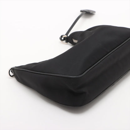 Second hand Prada Re-Edition 2005 Econyl Nylon Pouch Crossbody Black - Tabita Bags