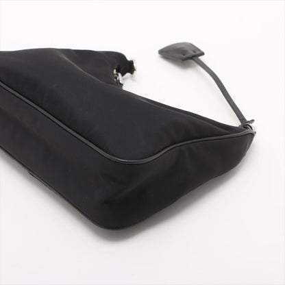 Second hand Prada Re-Edition 2005 Econyl Nylon Pouch Crossbody Black - Tabita Bags