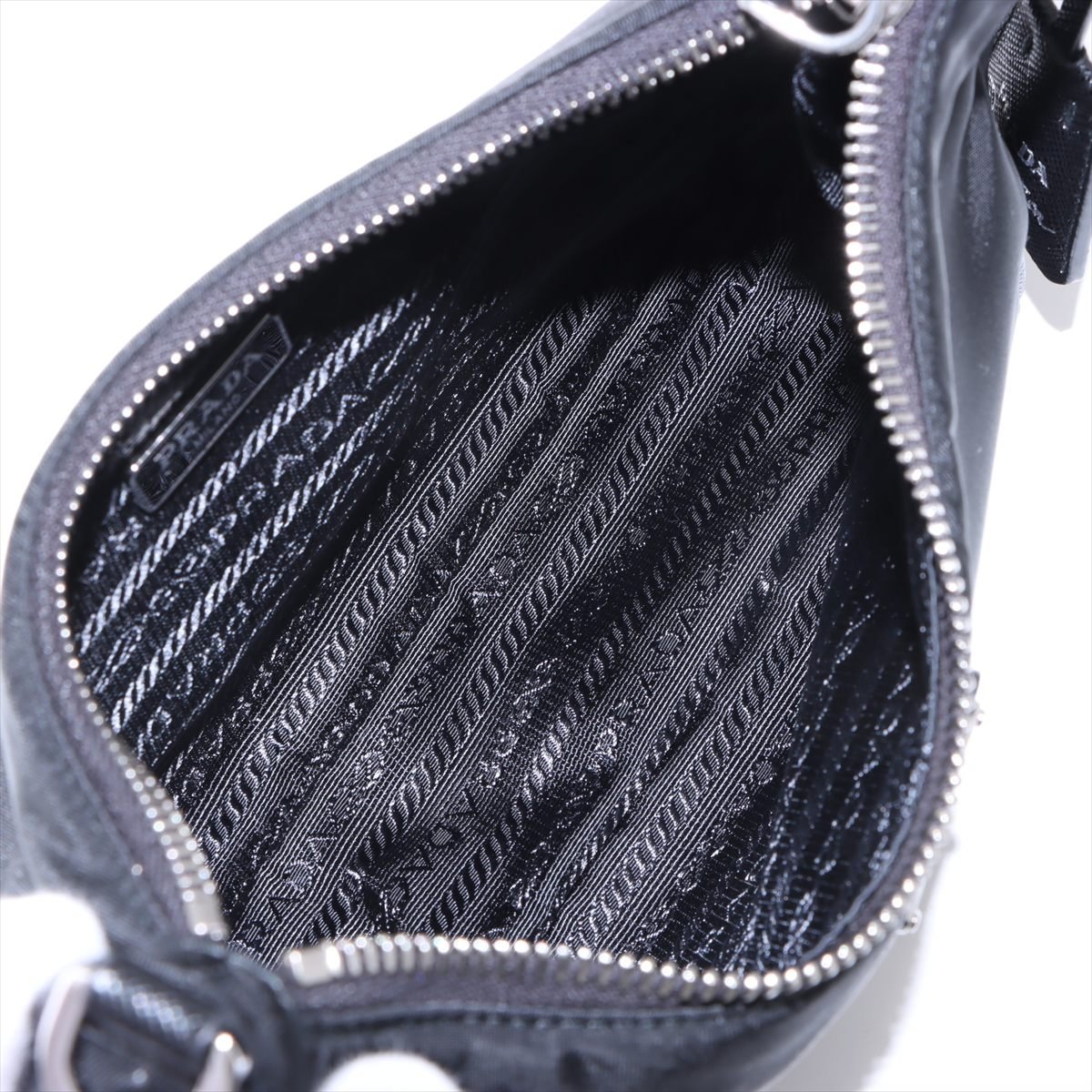 Second hand Prada Re-Edition 2005 Econyl Nylon Pouch Crossbody Black - Tabita Bags