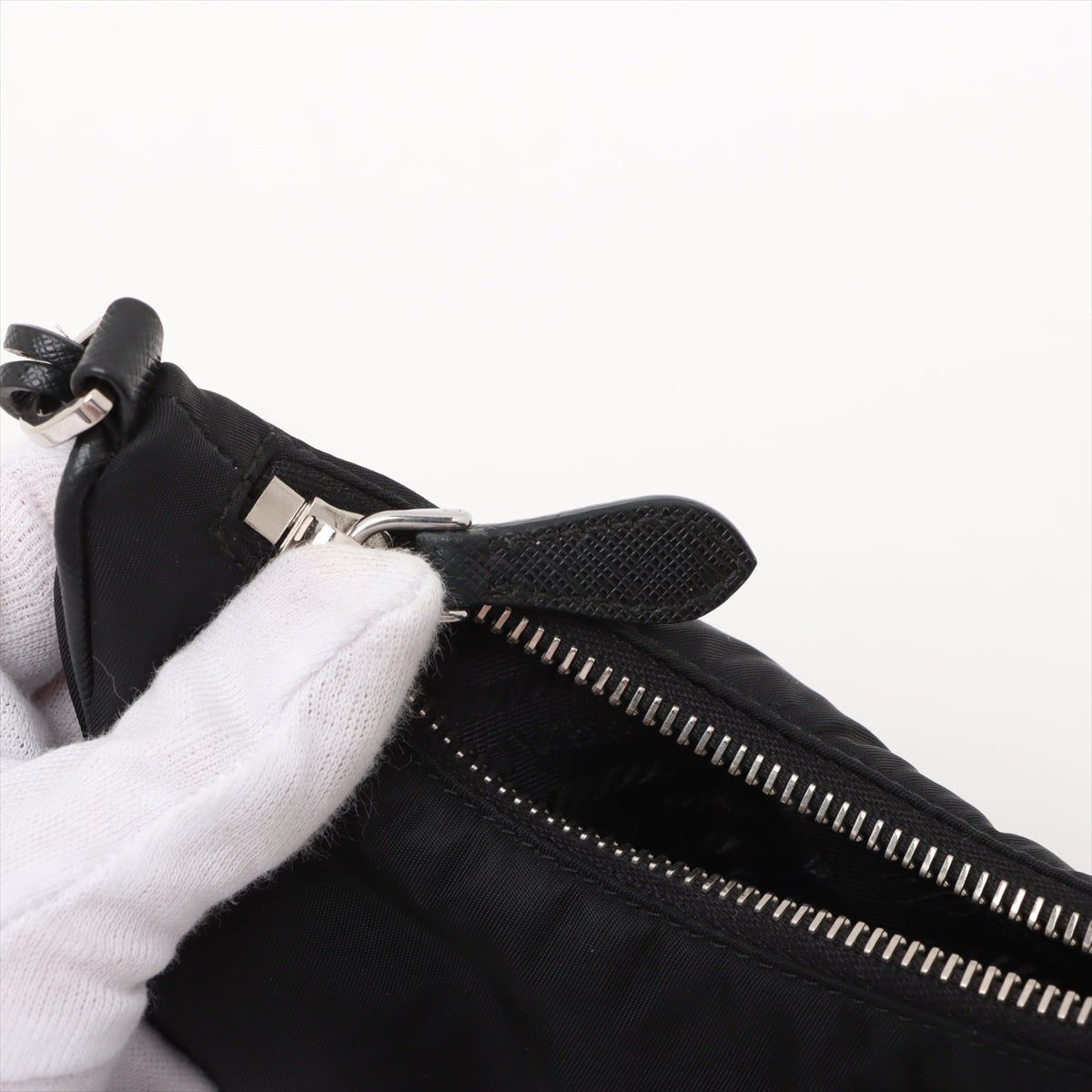 Second hand Prada Re-Edition 2005 Econyl Nylon Pouch Crossbody Black - Tabita Bags
