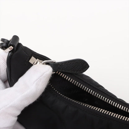 Second hand Prada Re-Edition 2005 Econyl Nylon Pouch Crossbody Black - Tabita Bags