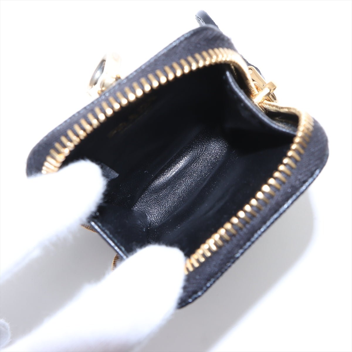 Second hand Prada Re-Edition 2005 Leather Pouch Crossbody Black - Tabita Bags