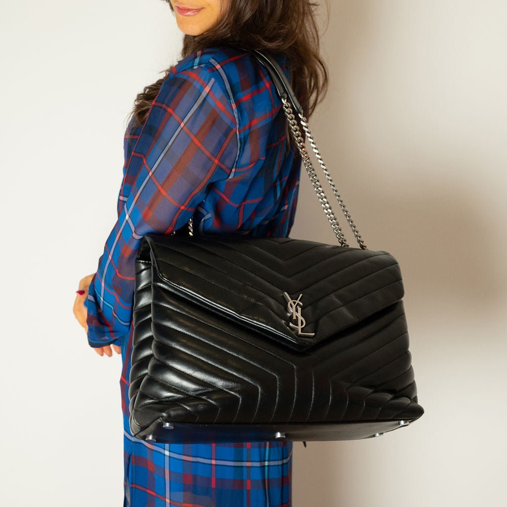 Second hand Saint Laurent Loulou Large Leather Chevron Quilted Envelope Shoulder Bag Black - Tabita Bags