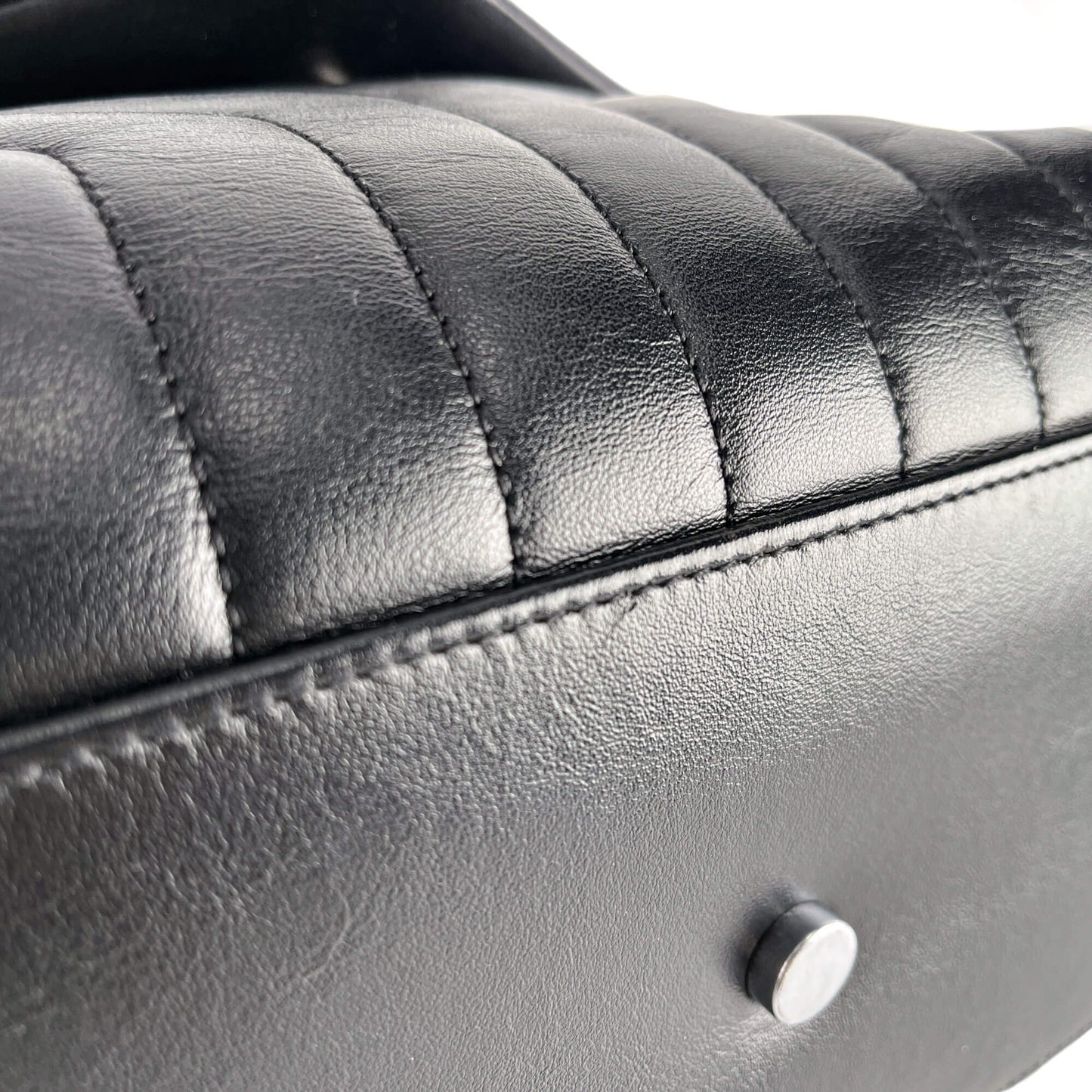 Second hand Saint Laurent Loulou Large Leather Chevron Quilted Envelope Shoulder Bag Black - Tabita Bags