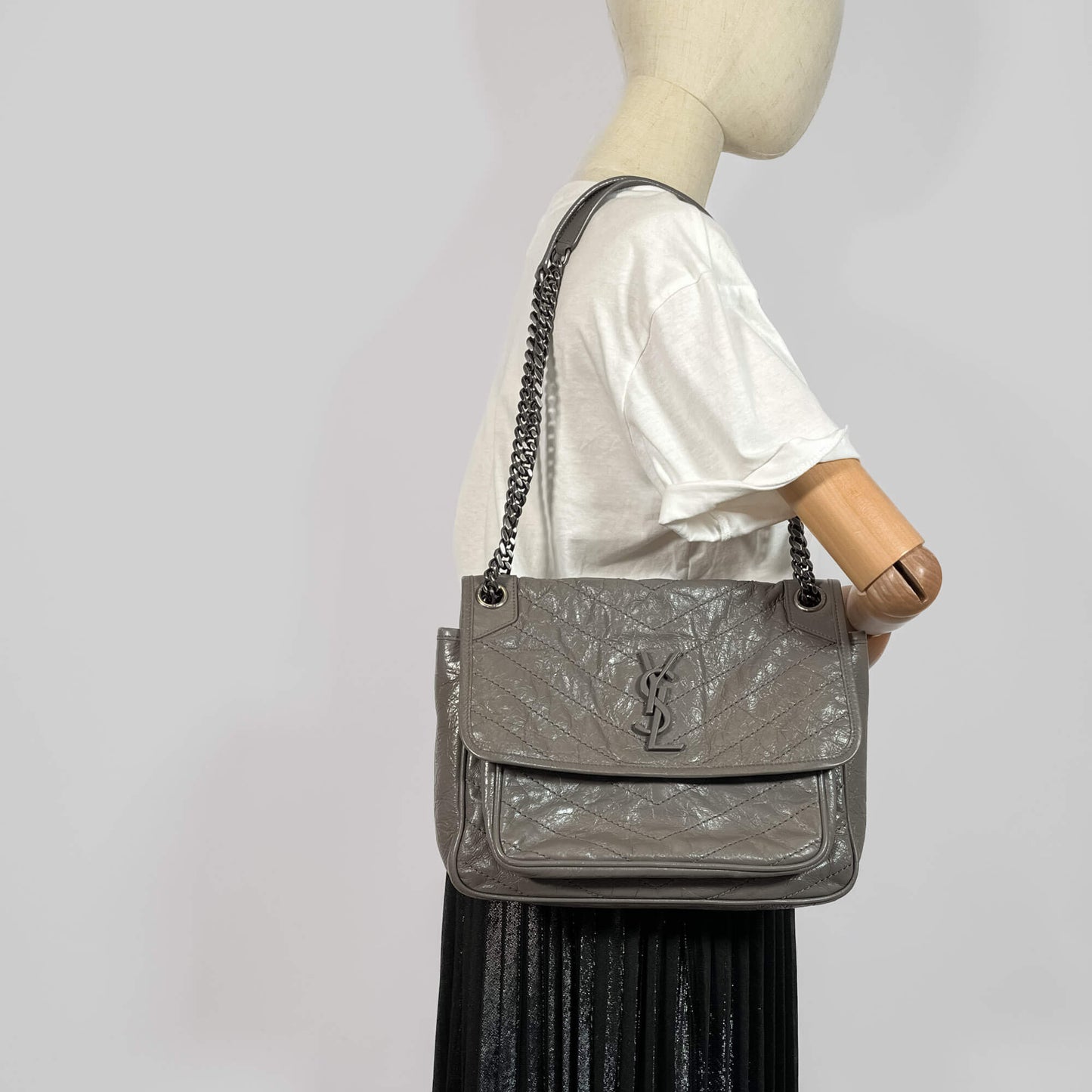 Second hand Saint Laurent Niki Medium Chevron Quilted Vintage calf Leather 2 - Ways Flap Bag Grey - Tabita Bags