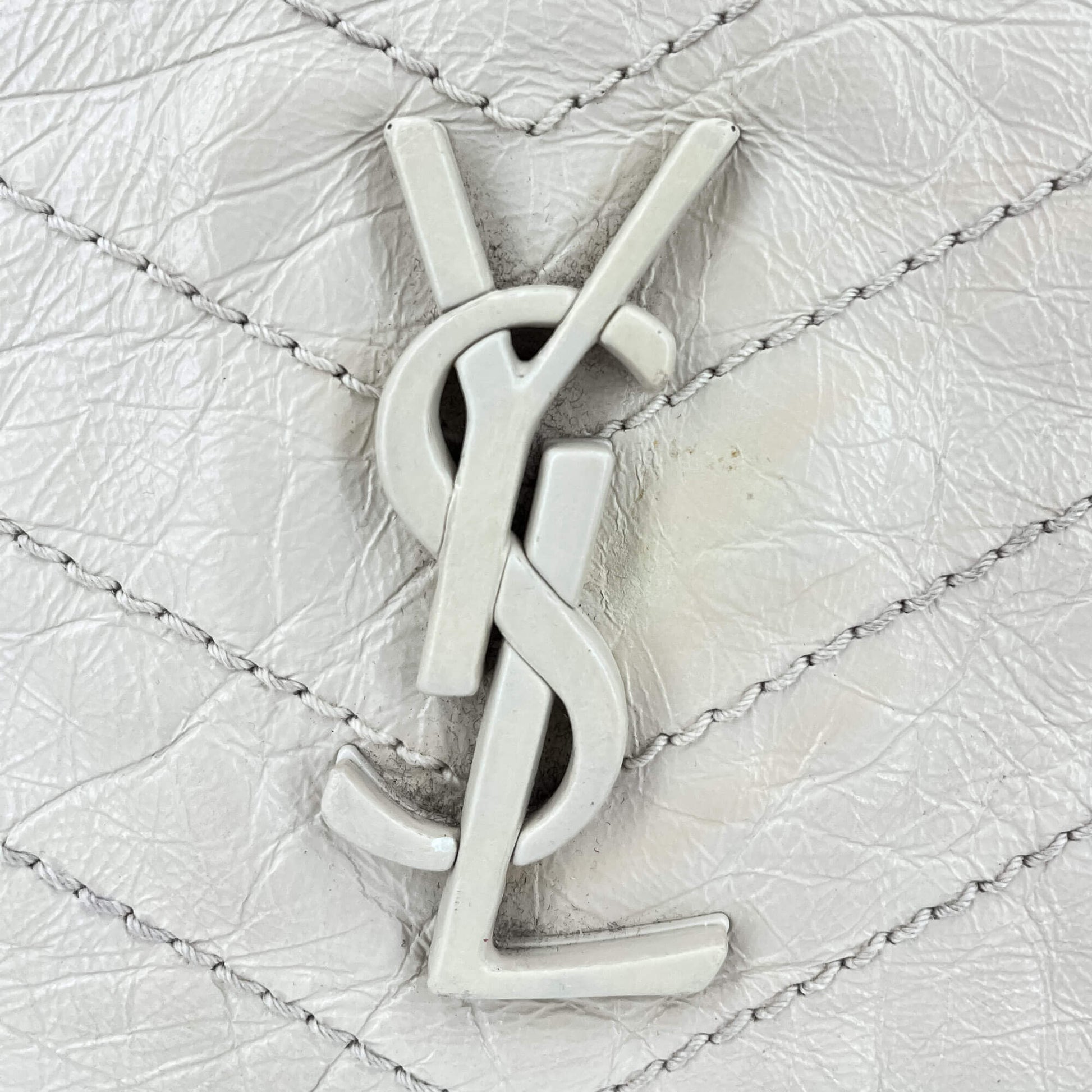 Second hand Saint Laurent Niki Shopping Medium Chevron Quilted Vintage calf Leather 2 - Ways Tote Bag Blanc Vintage - Tabita Bags