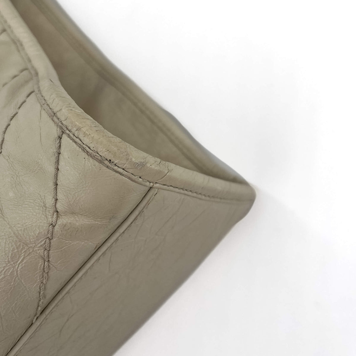 Second hand Saint Laurent Niki Shopping Medium Chevron Quilted Vintage calf Leather 2 - Ways Tote Bag Blanc Vintage - Tabita Bags