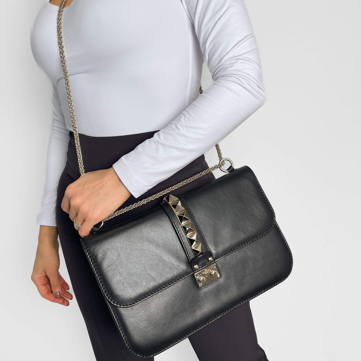 Second hand Valentino Garavani Rockstud Calfskin Leather 2 - Ways Flap Shoulder Bag Black - Tabita Bags