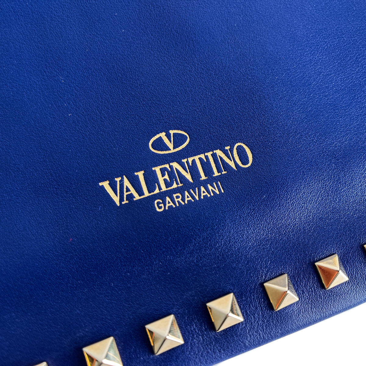 Second hand Valentino Garavani Rockstud Medium Calfskin Leather Pouch Blue - Tabita Bags