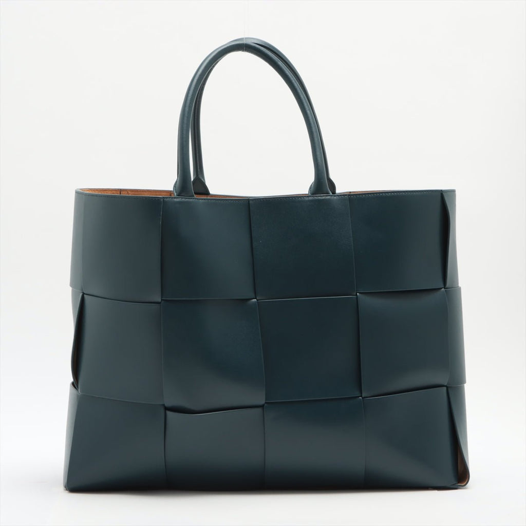 Second hand Bottega Veneta Large Arco Tote in Blue Navy Intrecciato Leather - Tabita Bags
