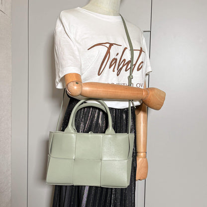 Second hand Bottega Veneta The Arco Mini Maxi Intrecciato Leather 2-Ways Tote Bag Green - Tabita Bags