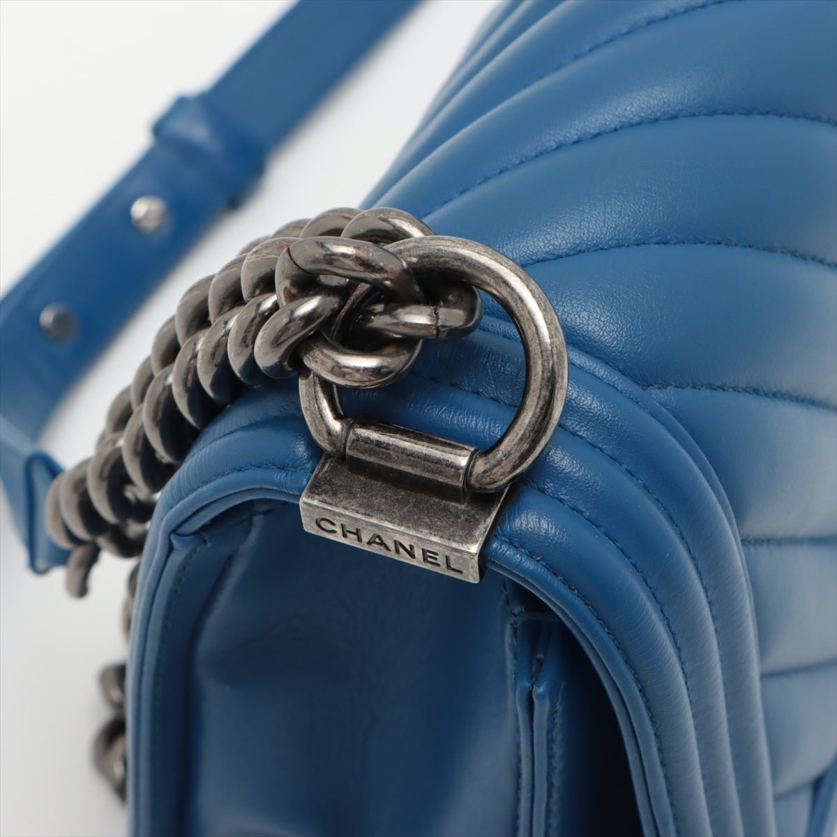 Second hand Chanel Boy Medium Chevron Calfskin Blue Flap Bag - Tabita Bags