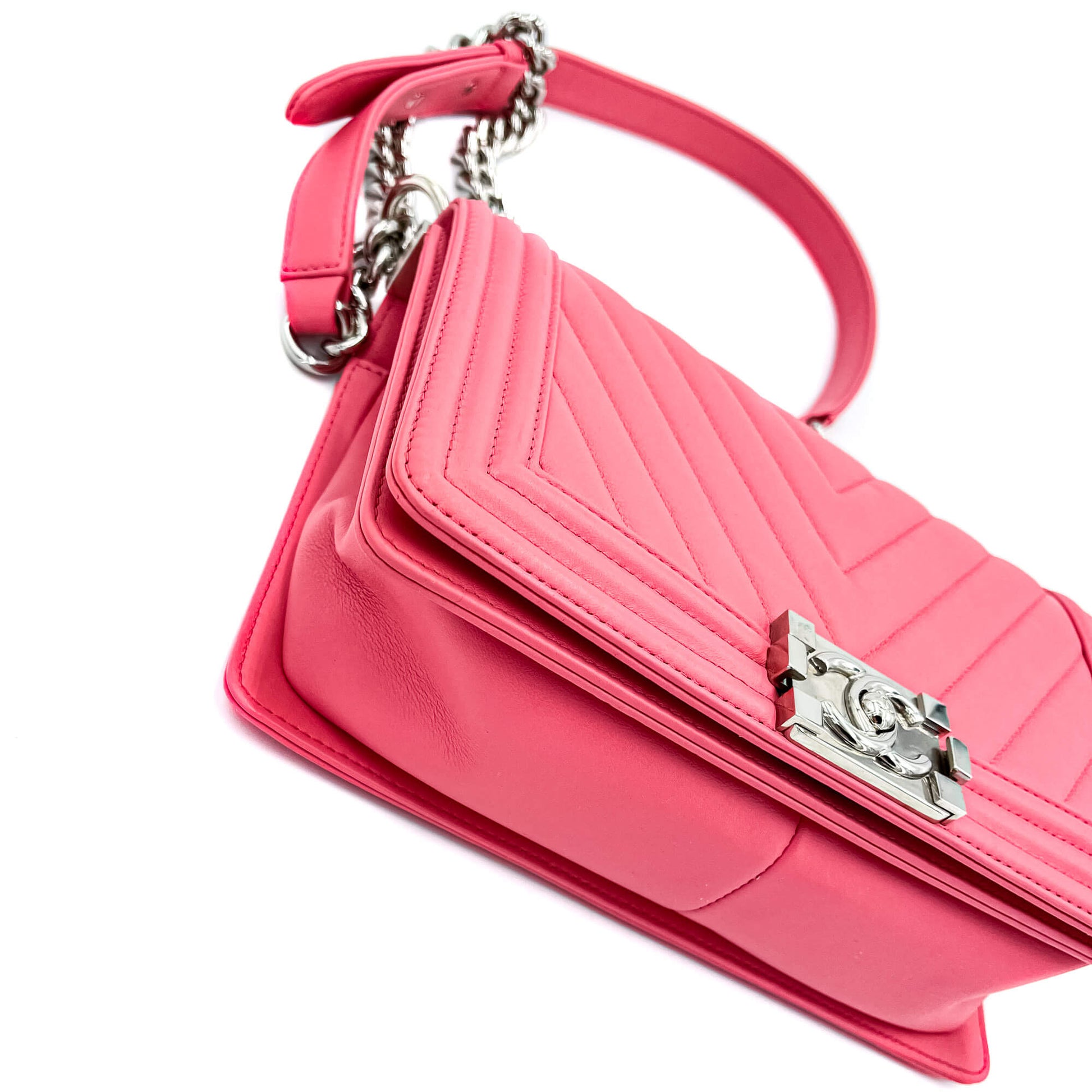 Second hand Chanel Boy Medium Chevron Calfskin Pink Bag - Tabita Bags