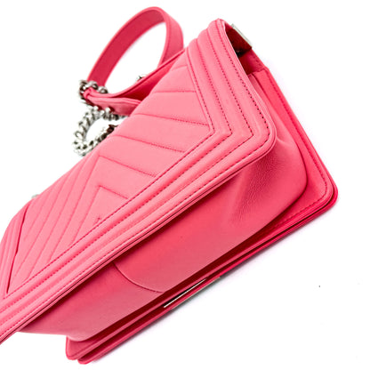 Second hand Chanel Boy Medium Chevron Calfskin Pink Bag - Tabita Bags