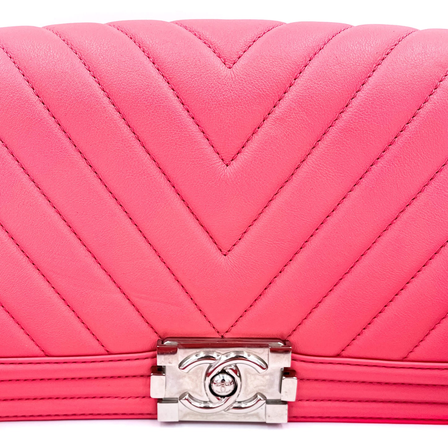 Second hand Chanel Boy Medium Chevron Calfskin Pink Bag - Tabita Bags