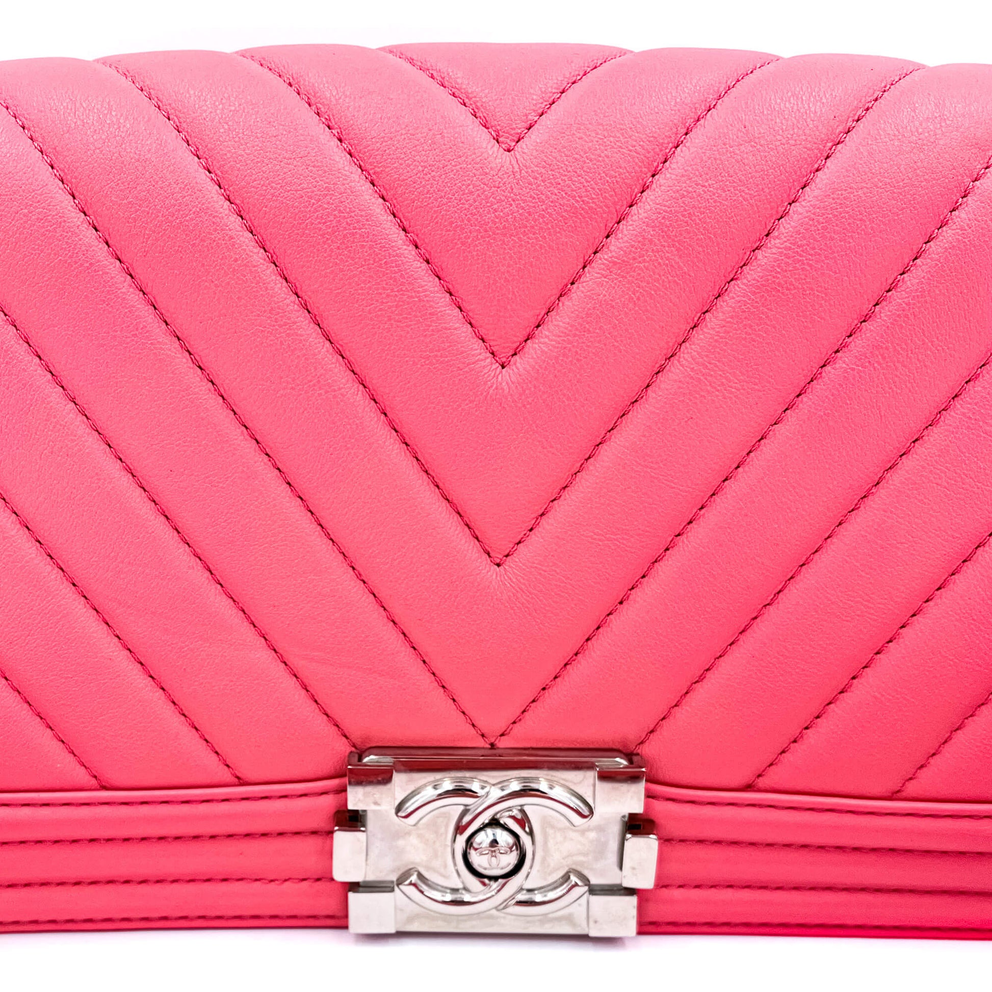 Second hand Chanel Boy Medium Chevron Calfskin Pink Bag - Tabita Bags