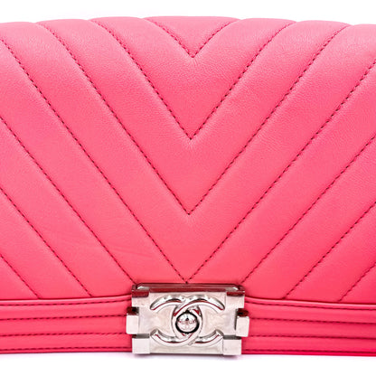 Second hand Chanel Boy Medium Chevron Calfskin Pink Bag - Tabita Bags