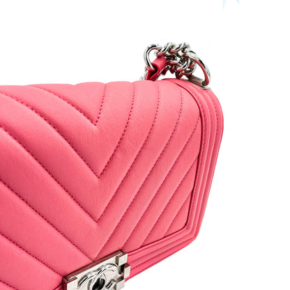 Second hand Chanel Boy Medium Chevron Calfskin Pink Bag - Tabita Bags