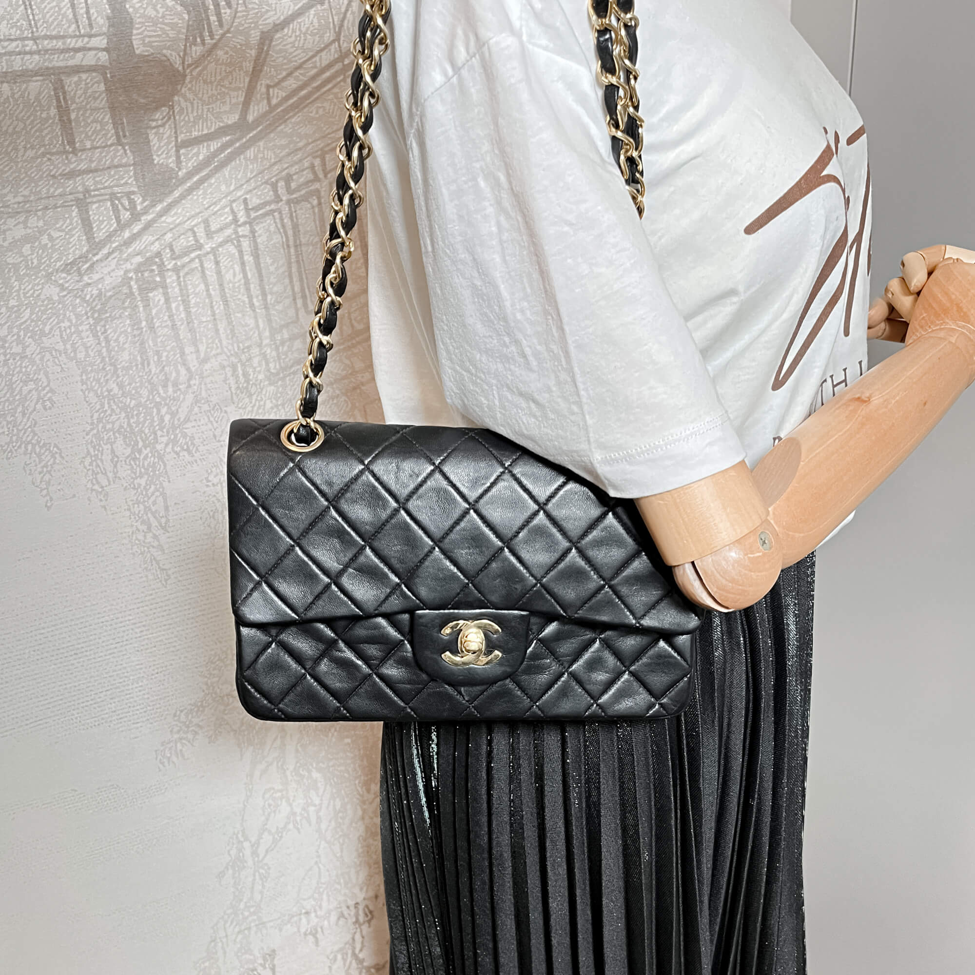 Chanel shoulder bag white lambskin logo metal fittings 29 series chain bag  Gold hardware ref.712494 - Joli Closet