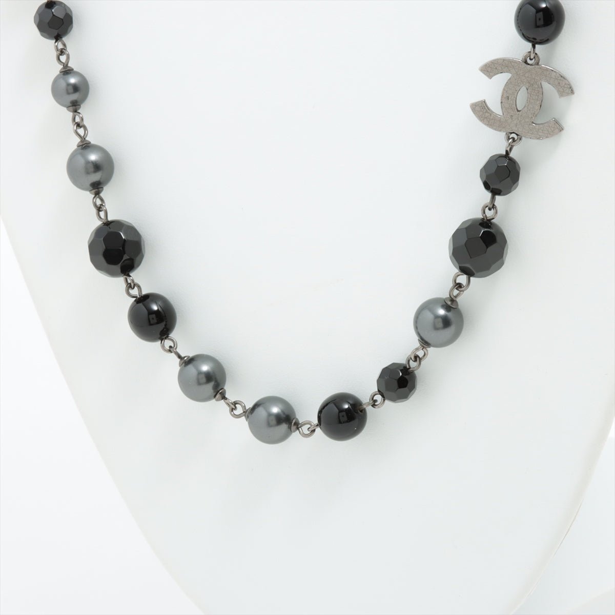 Second hand Chanel Coco Long Necklace Faux-Perles Black Silver - Tabita Bags