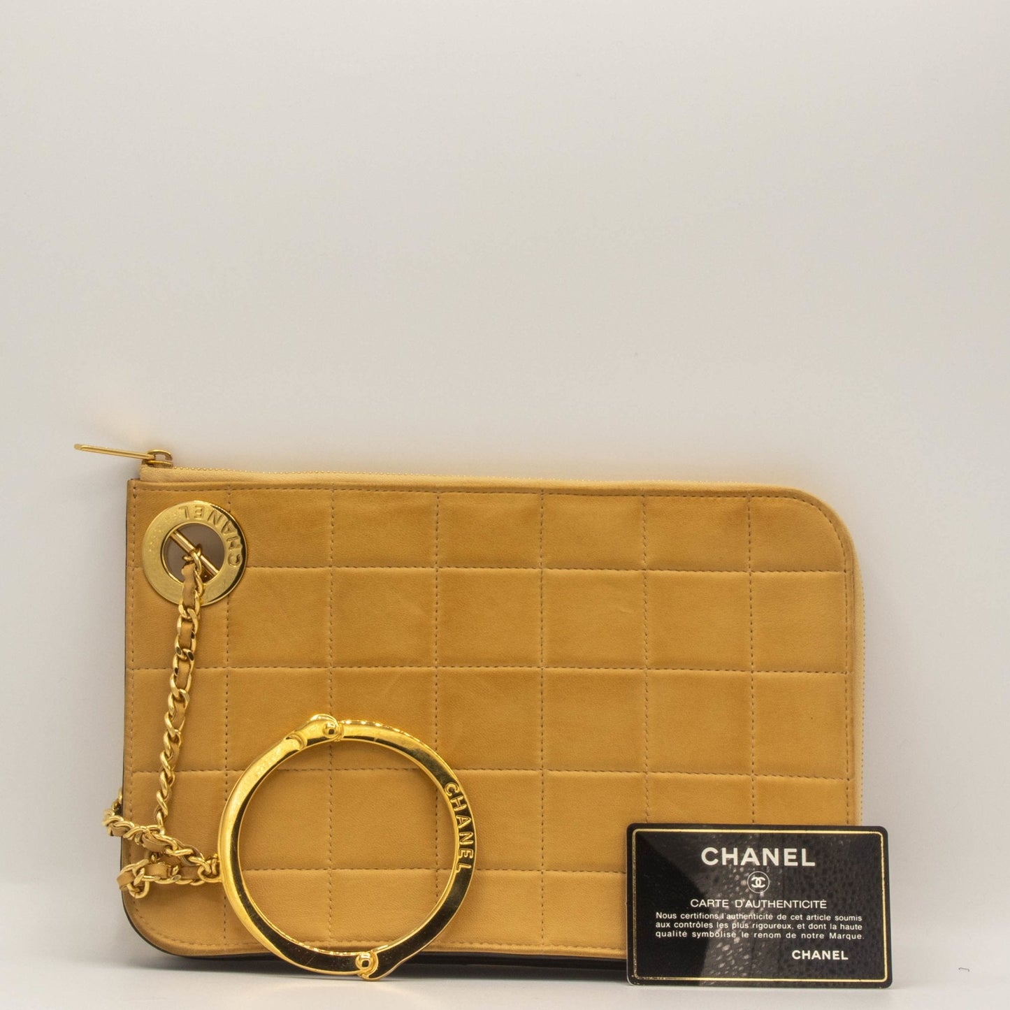 Second hand Chanel Handcuff Pochette Beige Leather Bar Gold - Tabita Bags