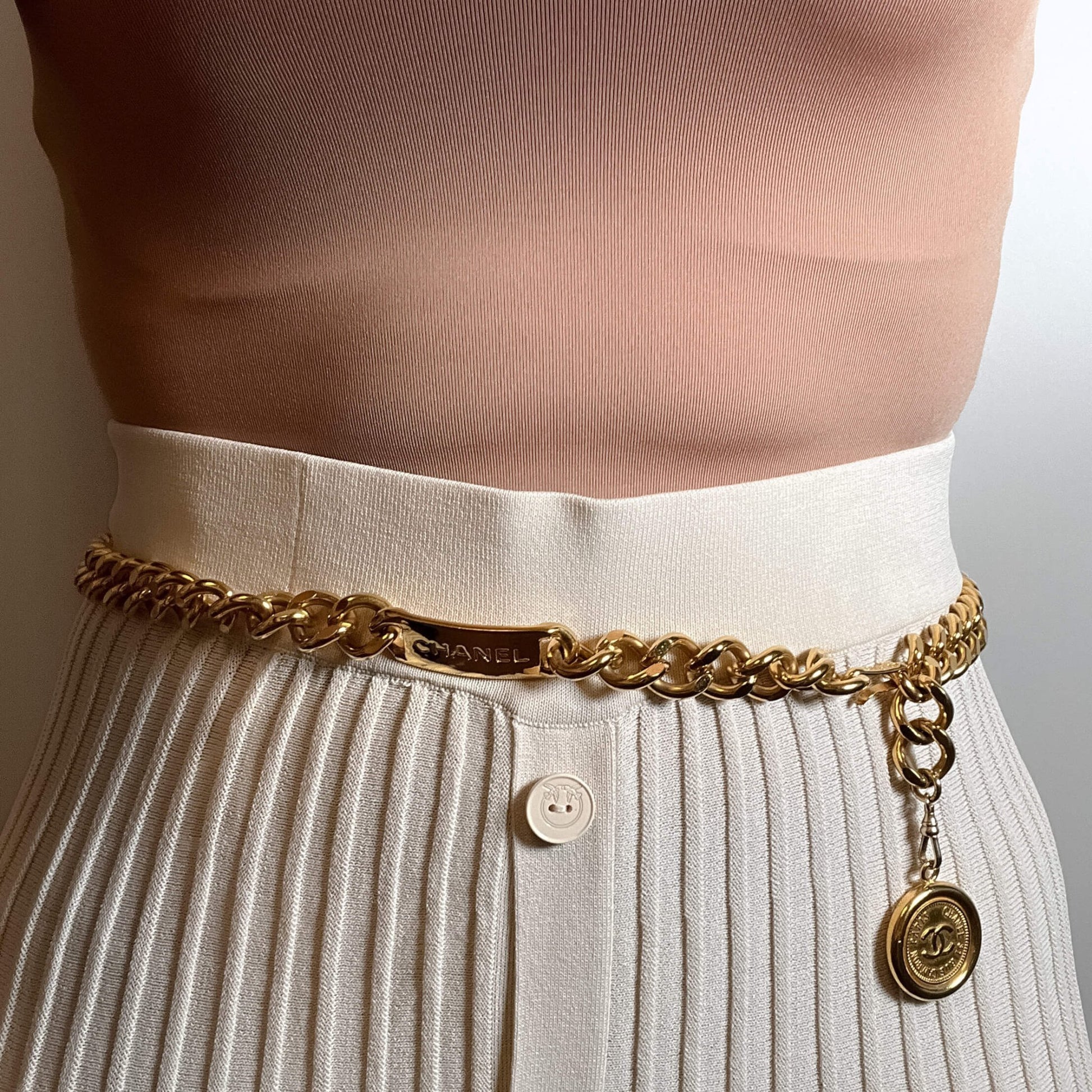 Second hand Chanel Medallion 31 Rue Cambon Chain Belt Gold - Tabita Bags