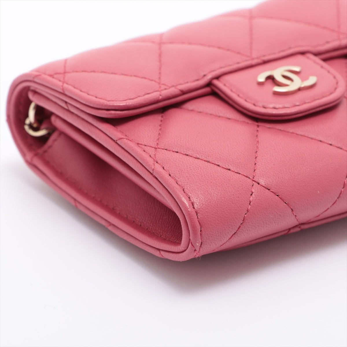 Second hand Chanel Mini Clutch With Chain in Pink Matelasse Lambskin and Gold - Tabita Bags